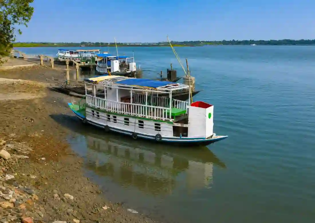 Tourist boats docked at Sundarban ferry ghat representing Sundarban boat tour agency services